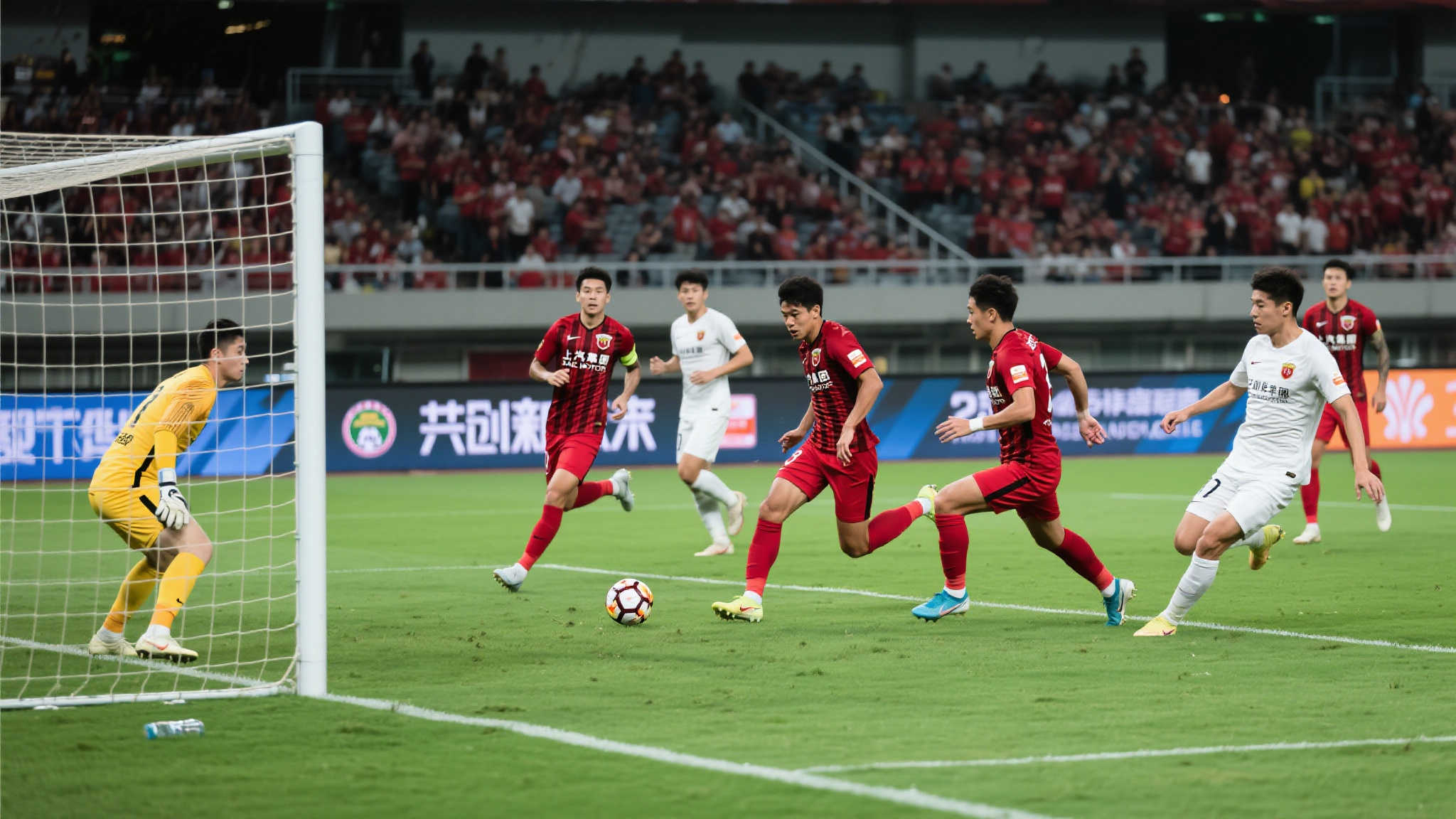 然而真正令观众们热血沸腾的是双方踢出的快节奏且灵活