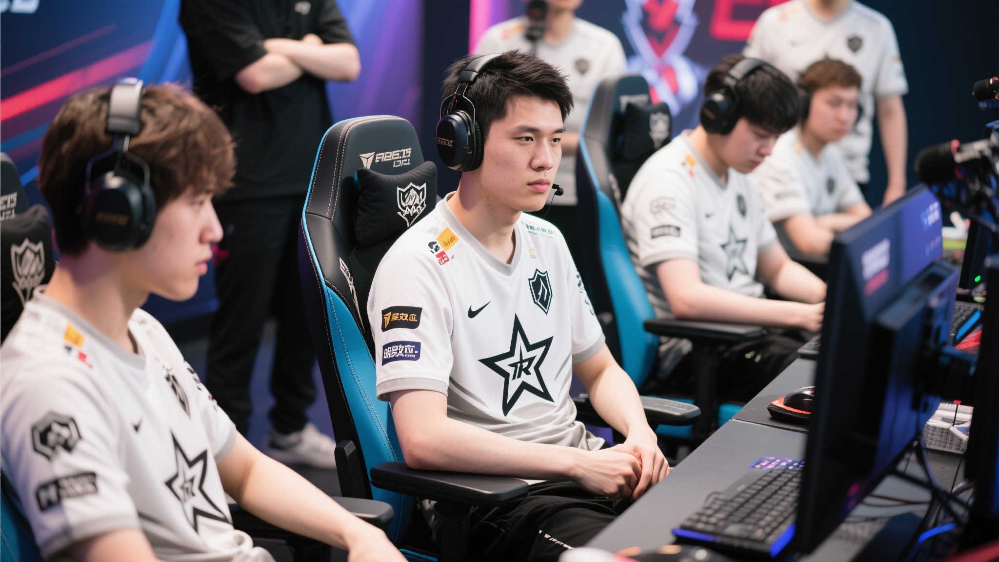 随着电子竞技全球受众不断扩大，各类战队争相吸纳顶尖